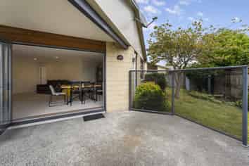 219 Frimley Oaks, Frimley