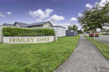 219 Frimley Oaks, Frimley