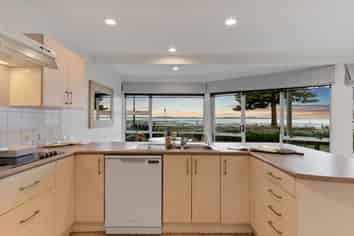 A/5 The Esplanade, Eastern Beach