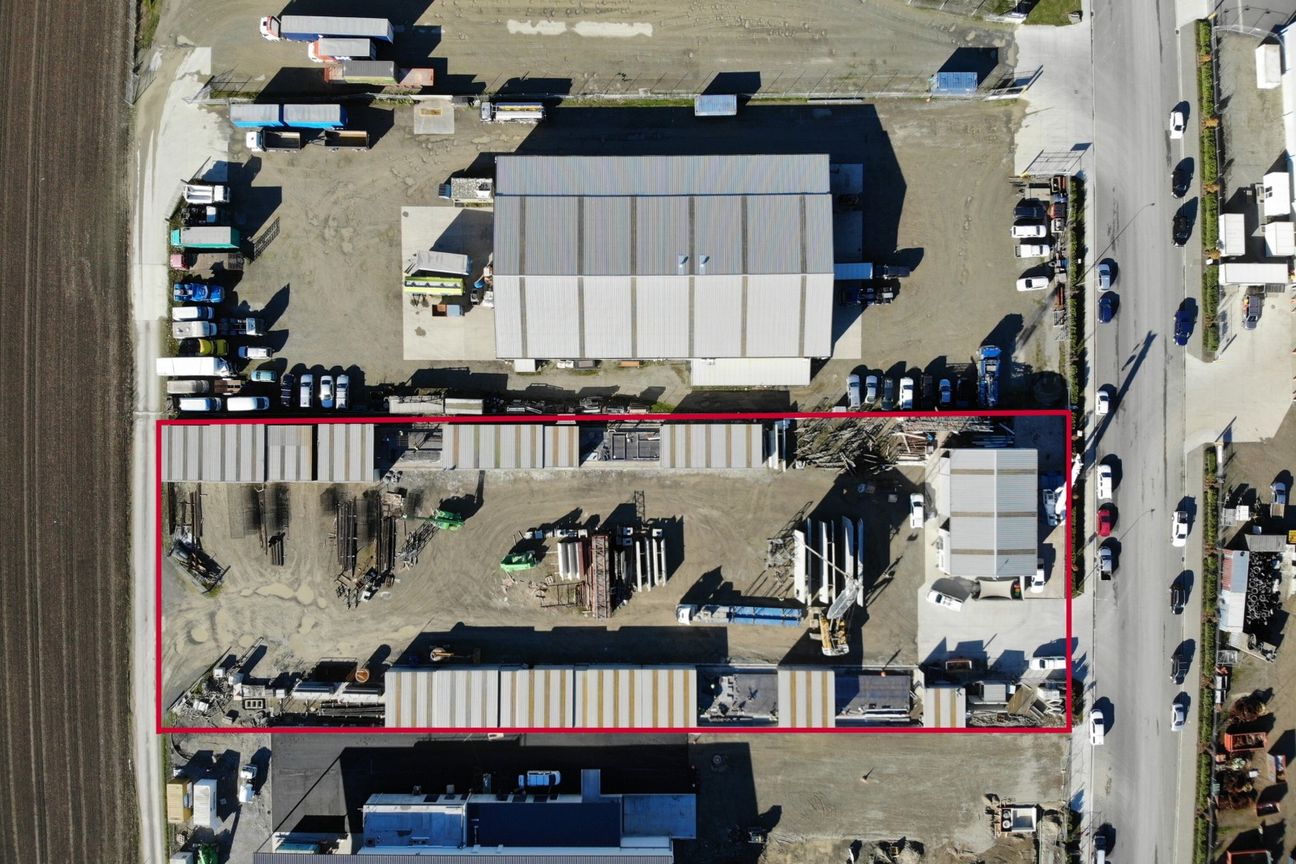 Office, warehouse and large yard - View 4