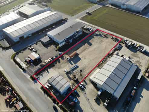 Office, warehouse and large yard