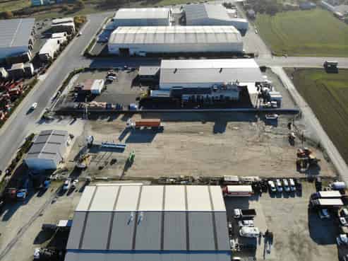 Office, warehouse and large yard