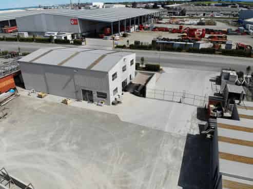 Office, warehouse and large yard