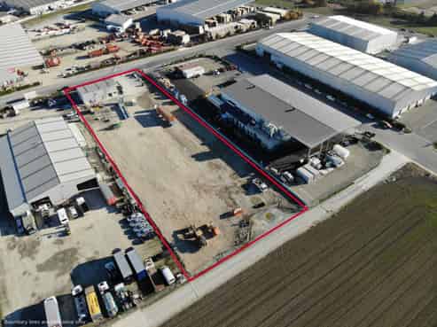 Office, warehouse and large yard