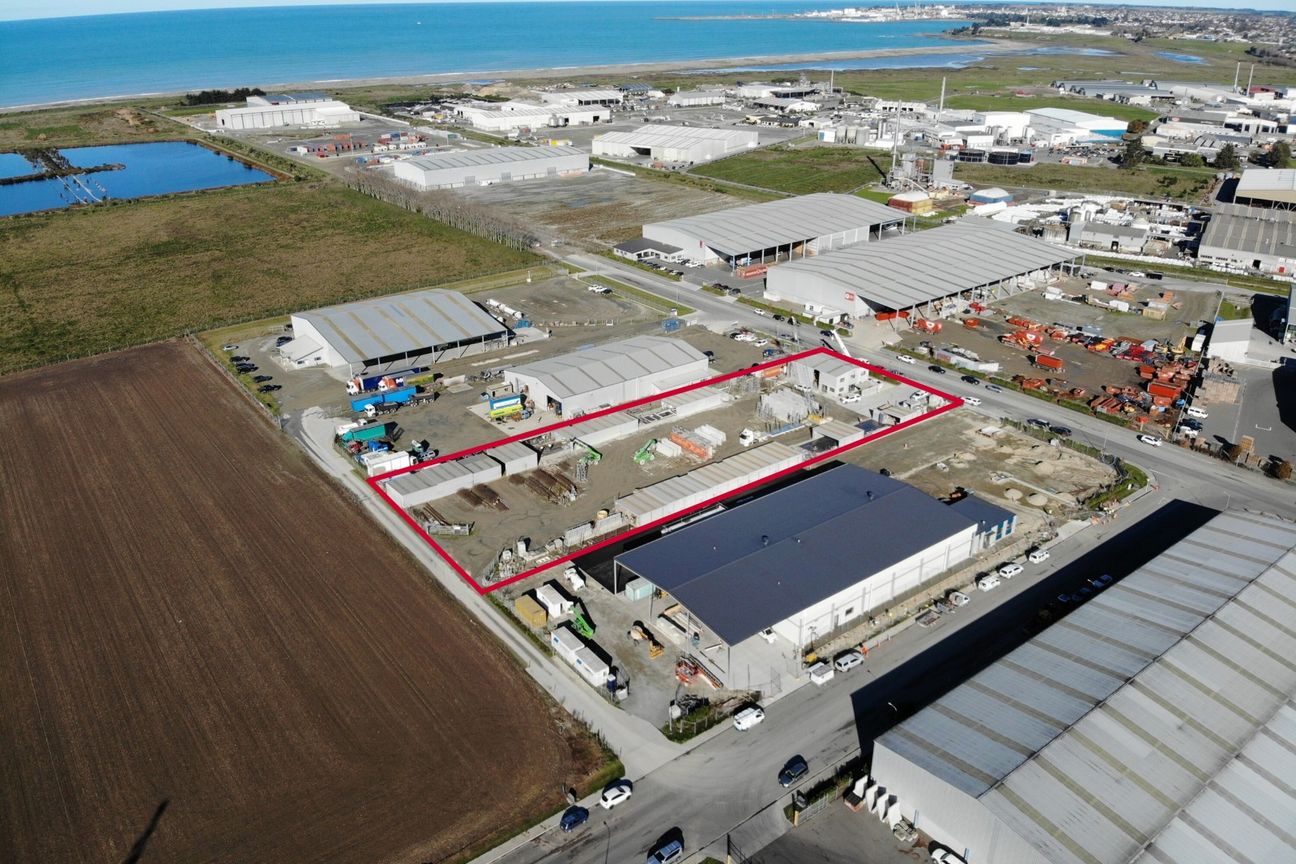 Office, warehouse and large yard - View 5