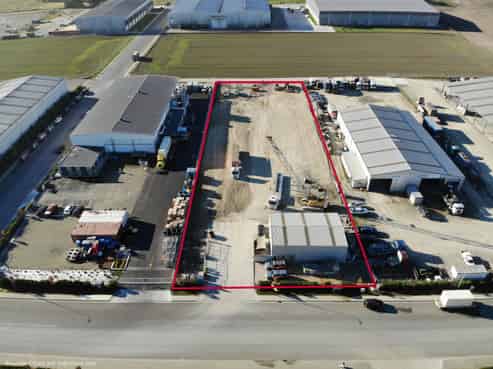 Office, warehouse and large yard