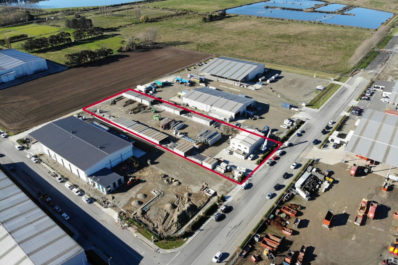 Office, warehouse and large yard - View 2