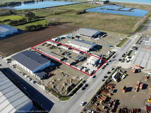 Office, warehouse and large yard