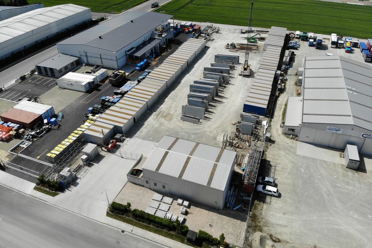 Office, warehouse and large yard - More
