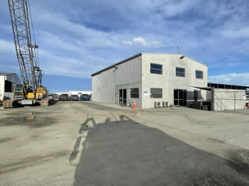 Office, warehouse and large yard