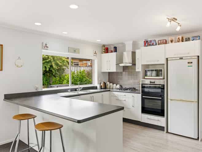 3 Nicholas Place, Waikanae Beach