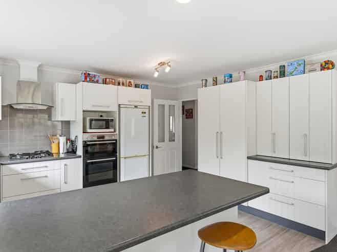 3 Nicholas Place, Waikanae Beach