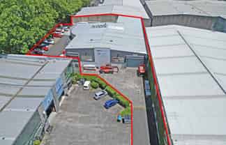 MODERN INDUSTRIAL FACILITY WITH YARD
