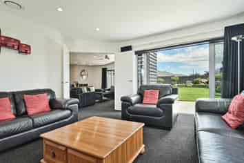 5 Watt Court, Mahora