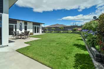 5 Watt Court, Mahora