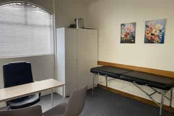 A Smart Space to Meet, Consult & Work