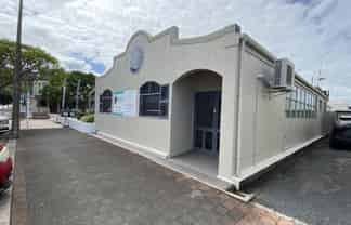 A smart space to meet, consult & work