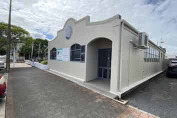 A Smart Space to Meet, Consult & Work