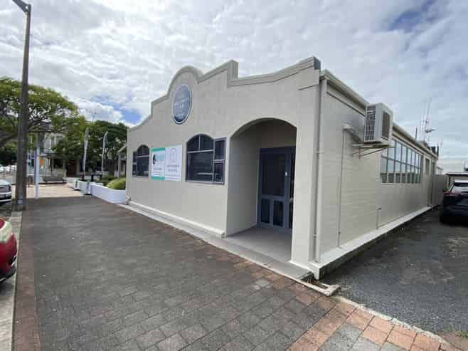 A Smart Space to Meet, Consult & Work