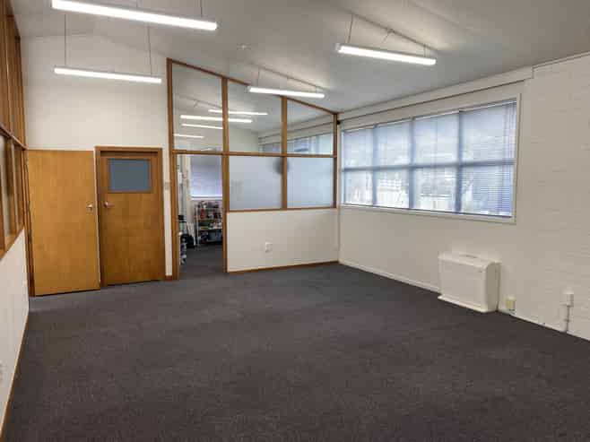 A Smart Space to Meet, Consult & Work