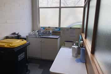 A Smart Space to Meet, Consult & Work