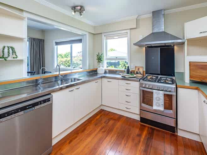 11 Hillside Terrace, Saint Johns Hill