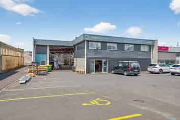 Immaculate 1,160m² Penrose Freehold