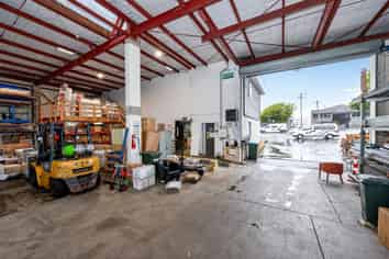 Immaculate 1,160m² Penrose Freehold