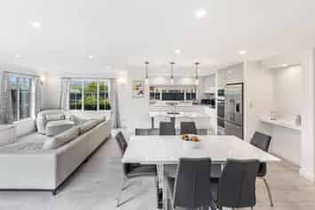 9 Strathmore Gardens, Burwood