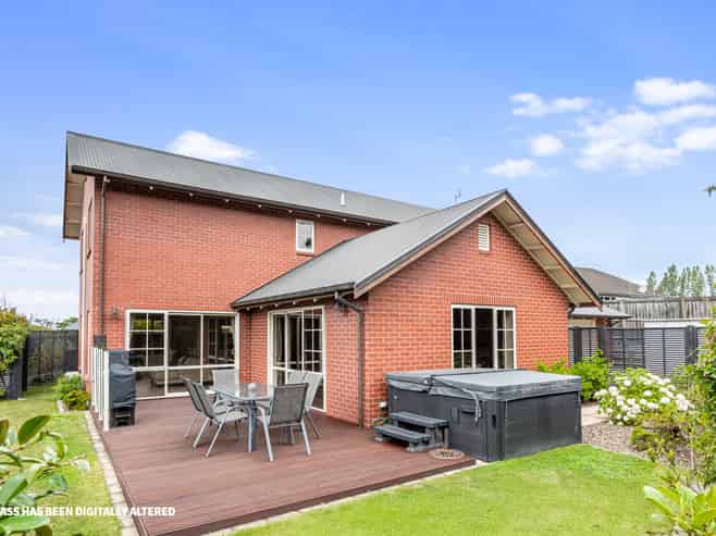 9 Strathmore Gardens, Burwood