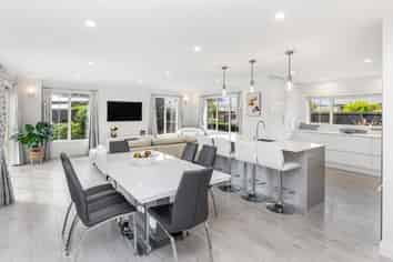 9 Strathmore Gardens, Burwood