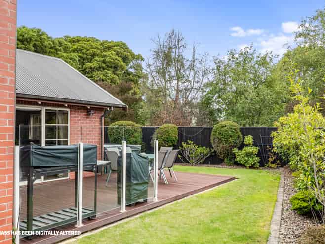 9 Strathmore Gardens, Burwood