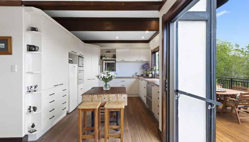 180 Ara-kotinga, Whitford
