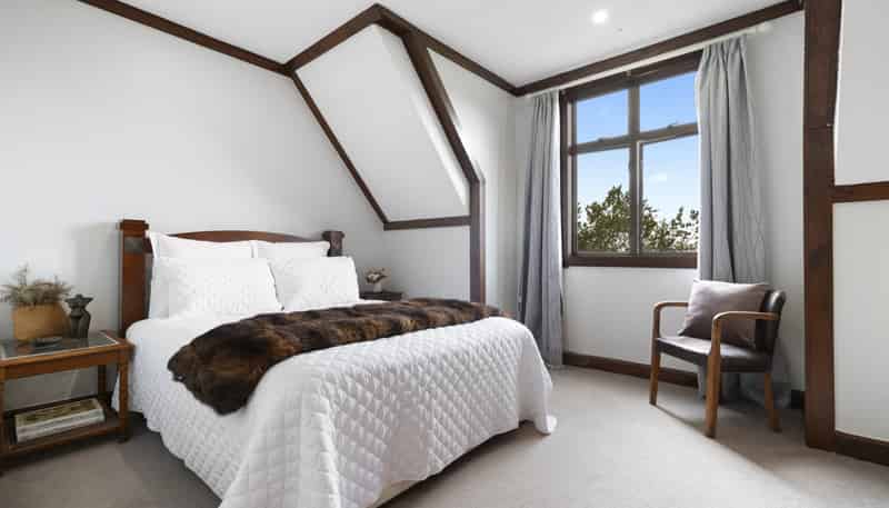 180 Ara-kotinga, Whitford