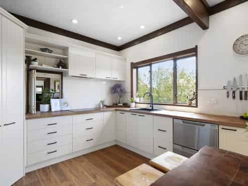 180 Ara-kotinga, Whitford