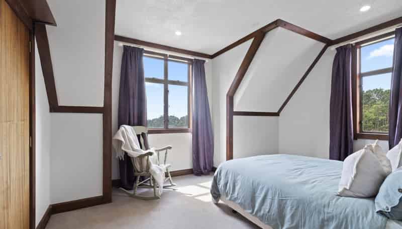 180 Ara-kotinga, Whitford