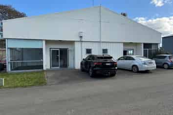 371sqm Industrial Warehouse For Lease