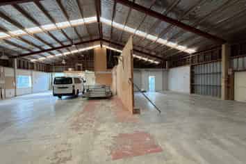 371sqm Industrial Warehouse For Lease