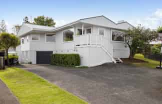 19 Marina Road, Torbay