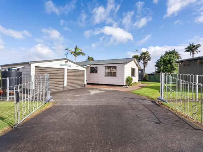 96 McRobbie Road, Kingseat