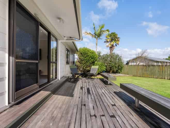 96 McRobbie Road, Kingseat