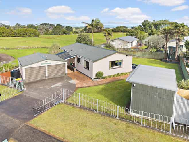 96 McRobbie Road, Kingseat