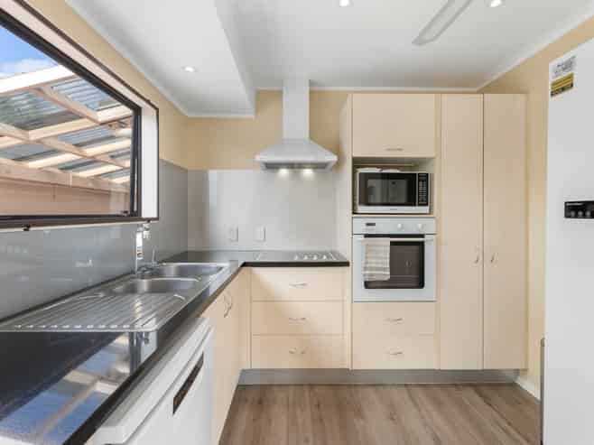 96 McRobbie Road, Kingseat