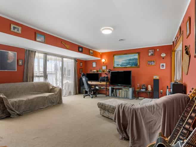 305 Roscommon Road, Clendon Park