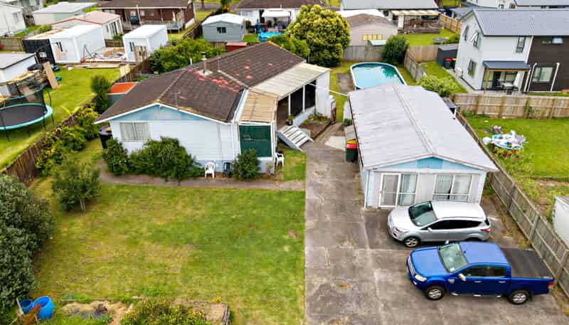 305 Roscommon Road, Clendon Park