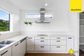 6 Farnol Street, Hillsborough