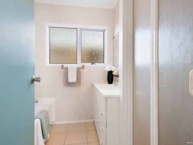 779 East Coast Road, Northcross