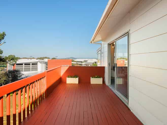 779 East Coast Road, Northcross