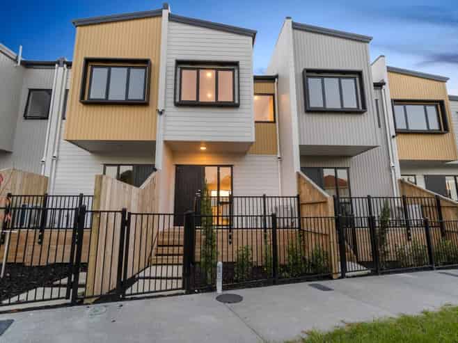 2/15 Farringdon Street, Glen Innes