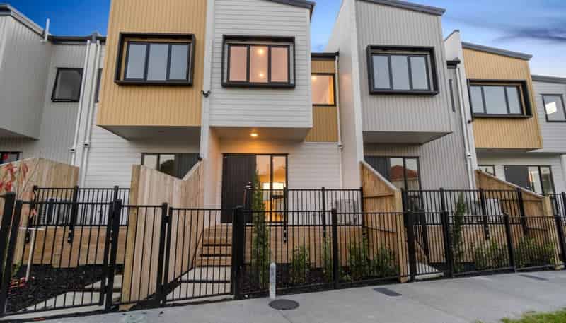 2/15 Farringdon Street, Glen Innes